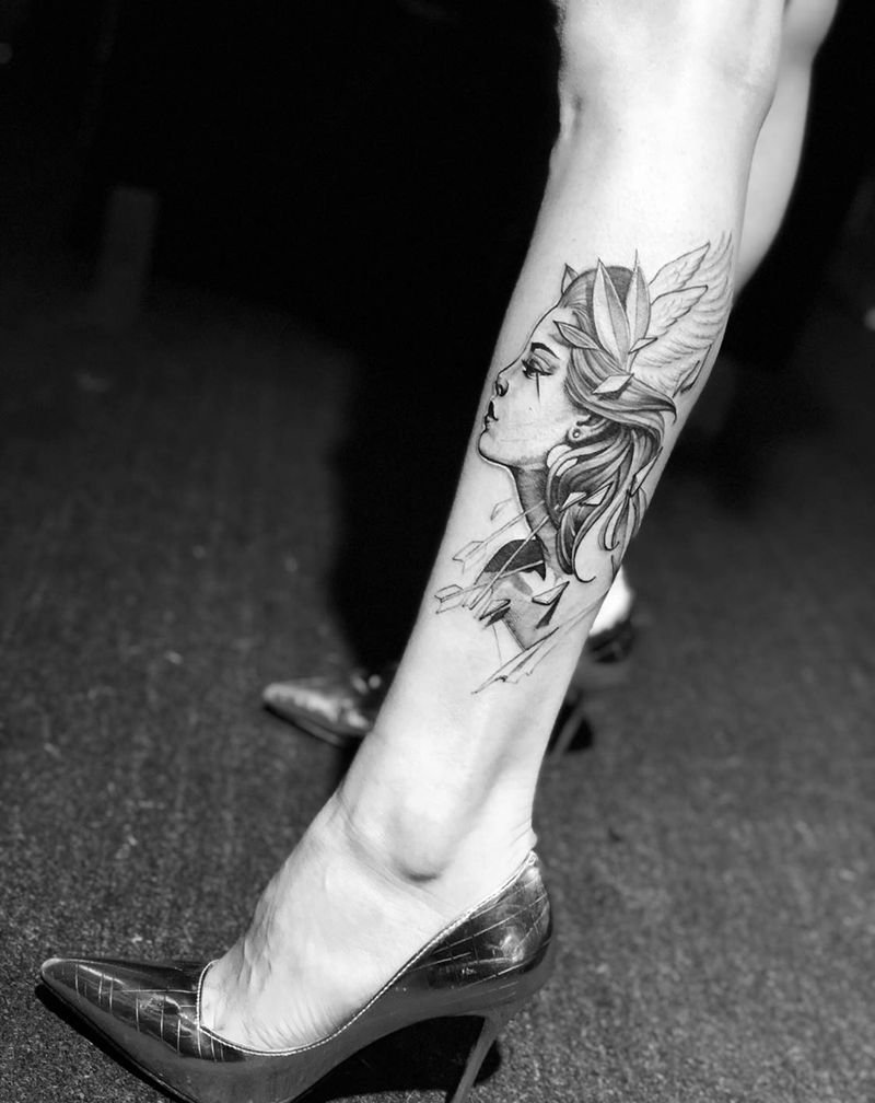 女性纹身图片_腿部点刺几何纹身图案