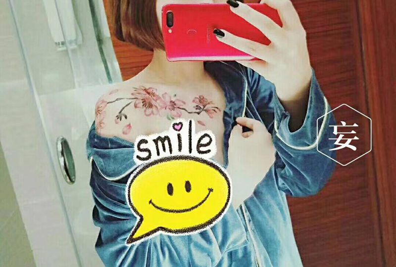 花纹身图片_肩部纹身图案