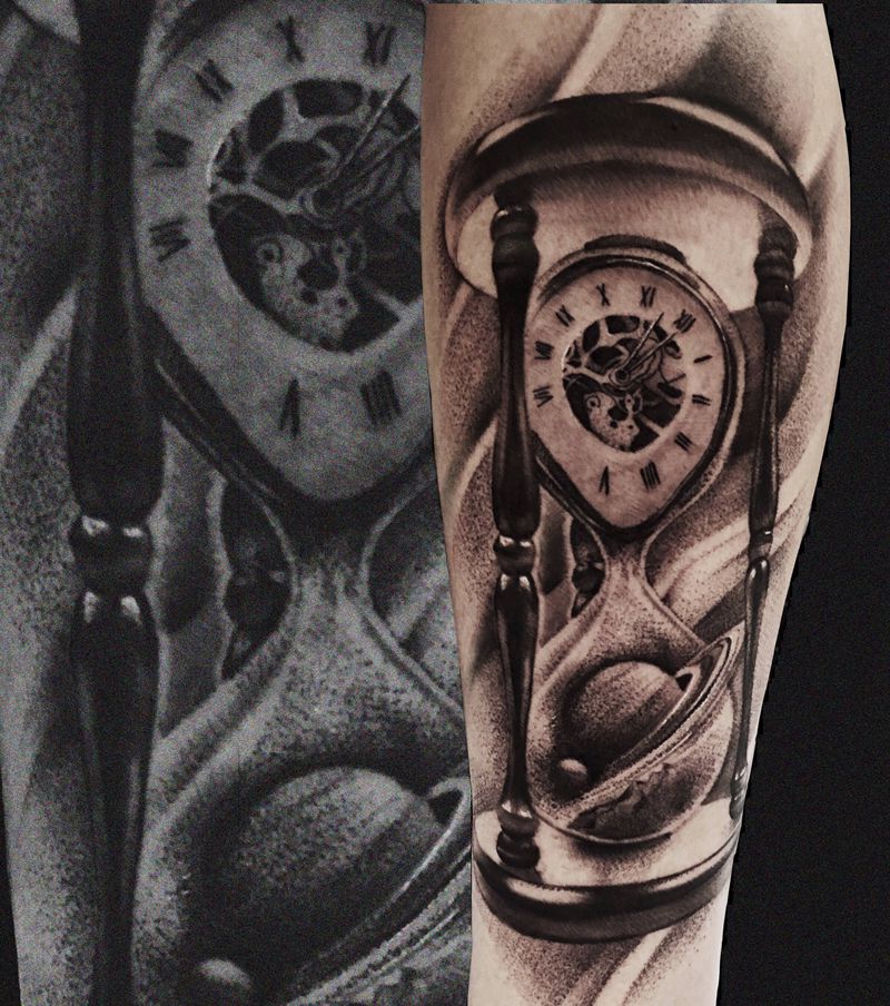 沙漏纹身图片_欧美写实点刺星空沙漏怀表纹身图案