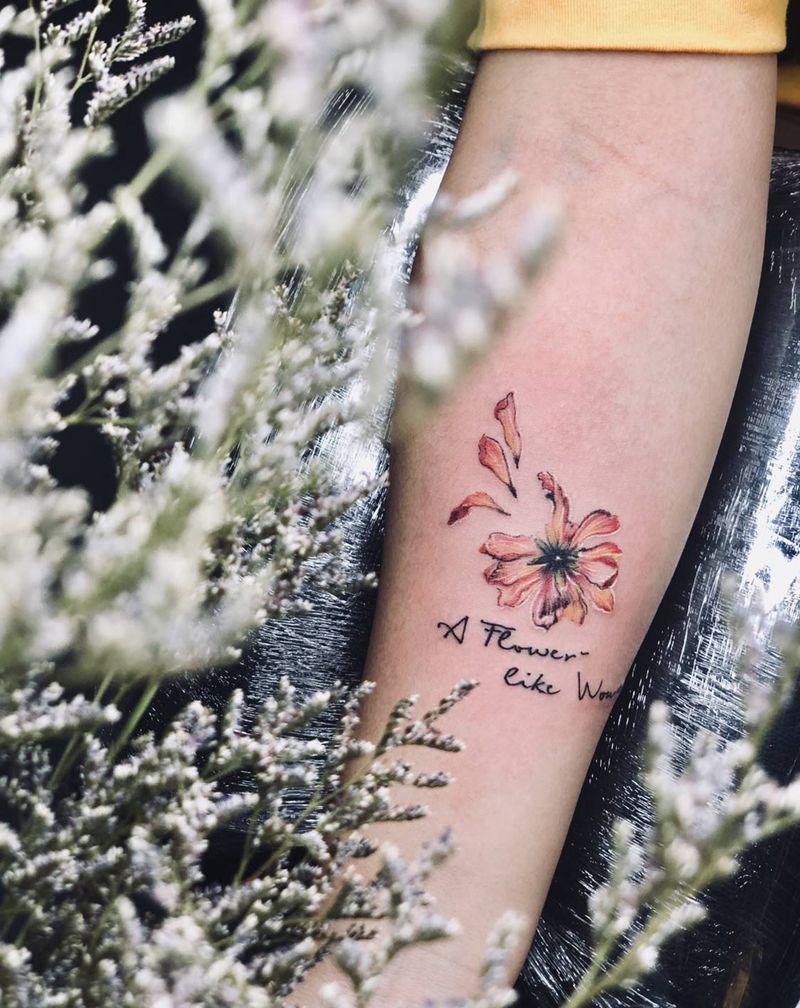 小花花纹身图片_手臂点刺水彩纹身图案