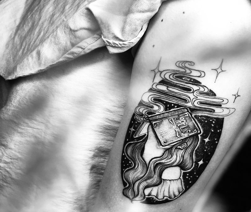 星空下的女孩纹身图片_手臂点刺几何纹身图案