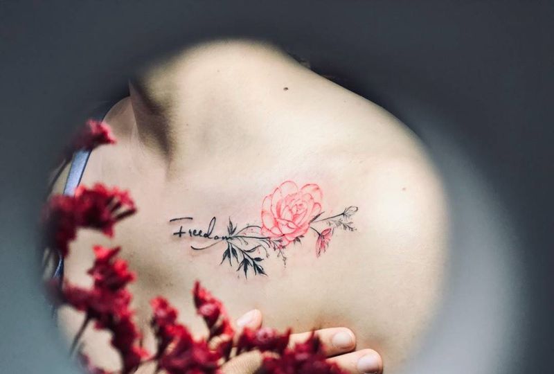 小清新纹身纹身图片_肩部水彩点刺纹身图案