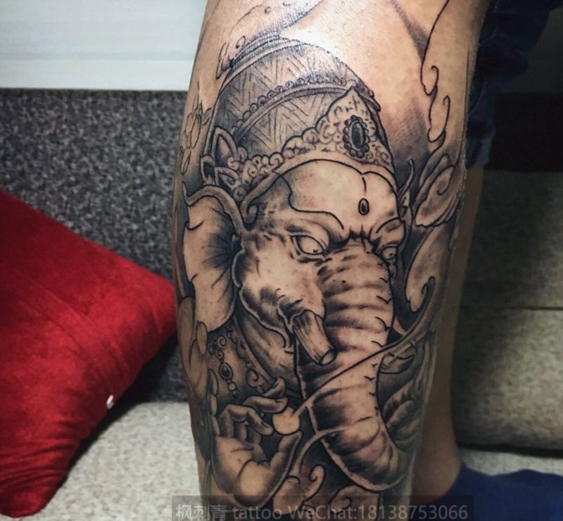 象神纹身图片_传统脚部腿部成品动物鬼神纹身图案