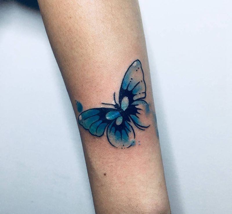 逆反水彩蝴蝶纹身图片