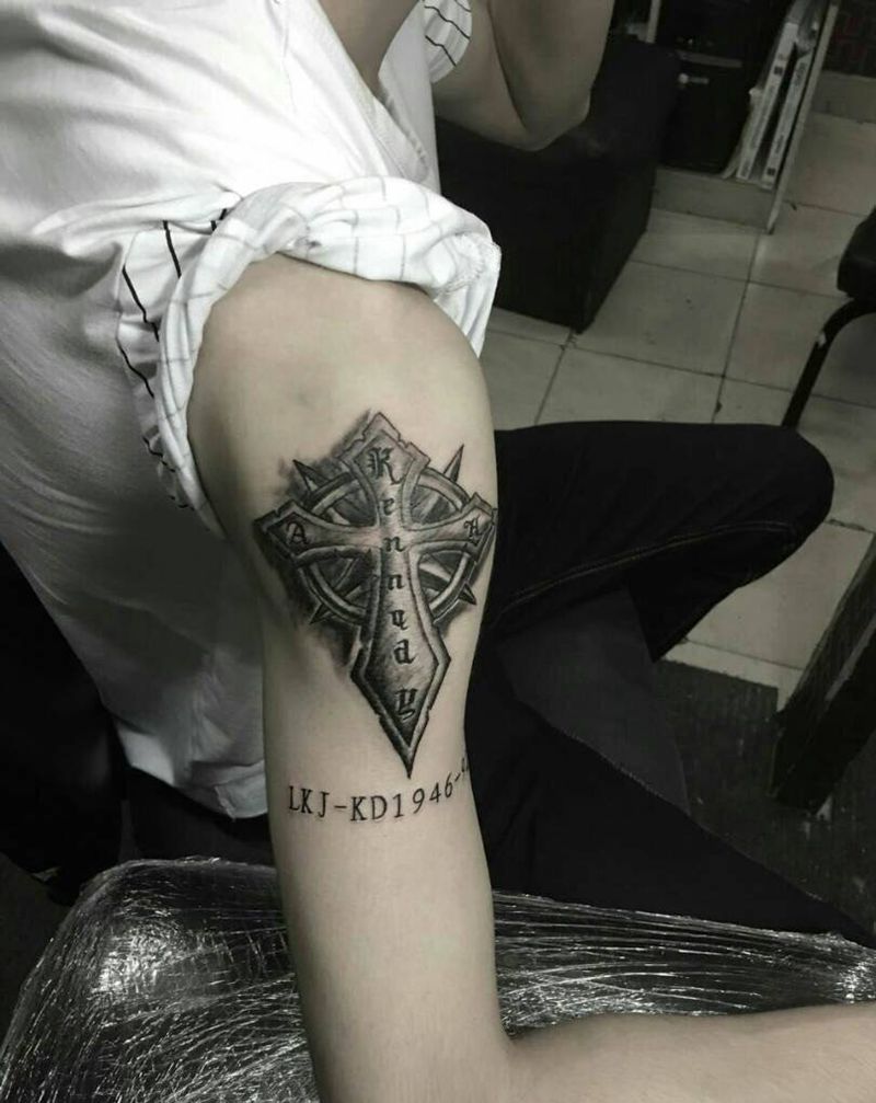 手臂十字架纹身图片_成品手部手臂肩部欧美传统原创宗教纹身图案