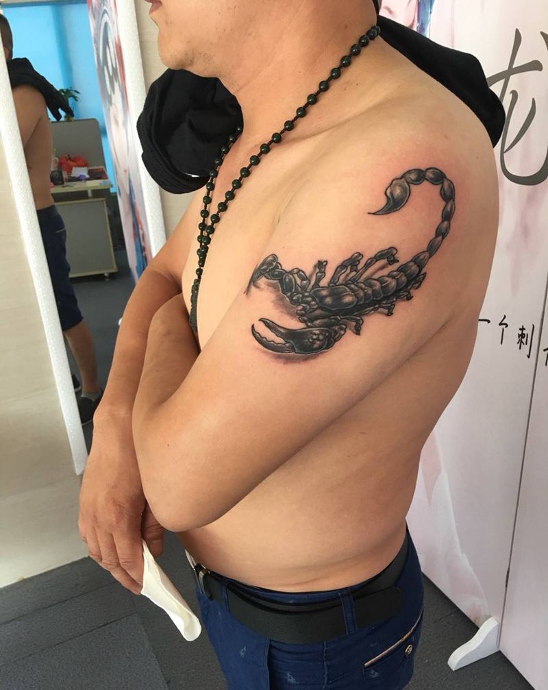 手臂蝎子纹身图片_成品臀部手臂手部写实欧美传统清新习俗动物纹身图案