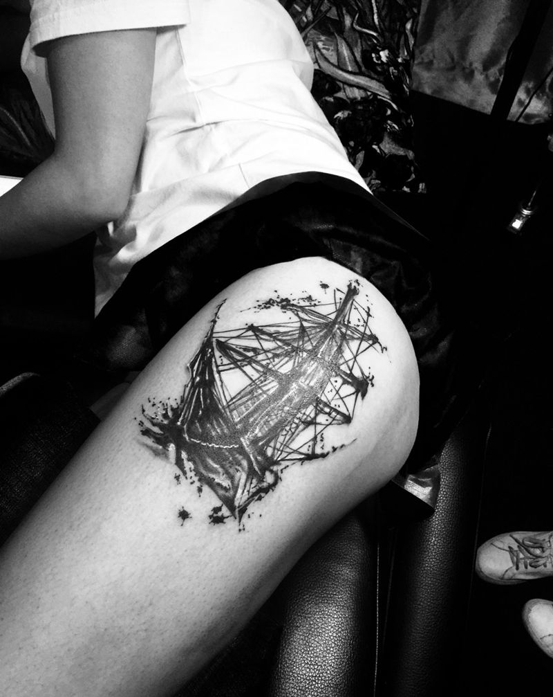 泼墨帆船纹身图片