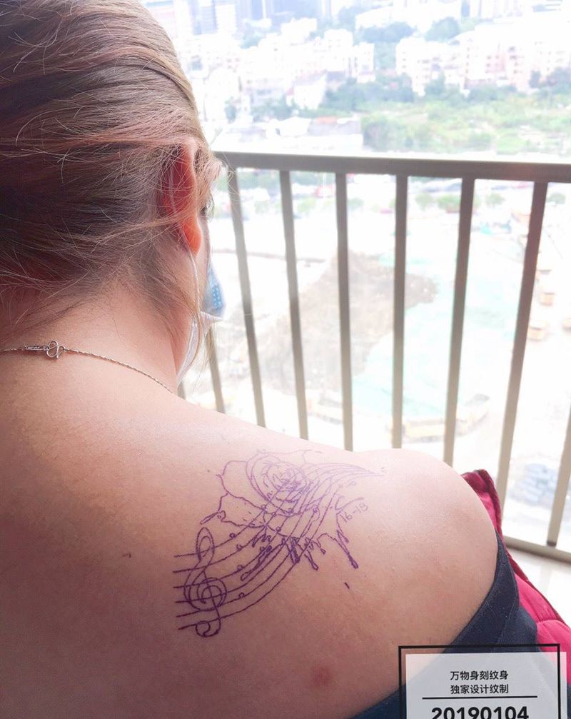 音乐小花花纹身图片_肩部颈部水彩几何音乐音符花儿彩色花花纹身图案