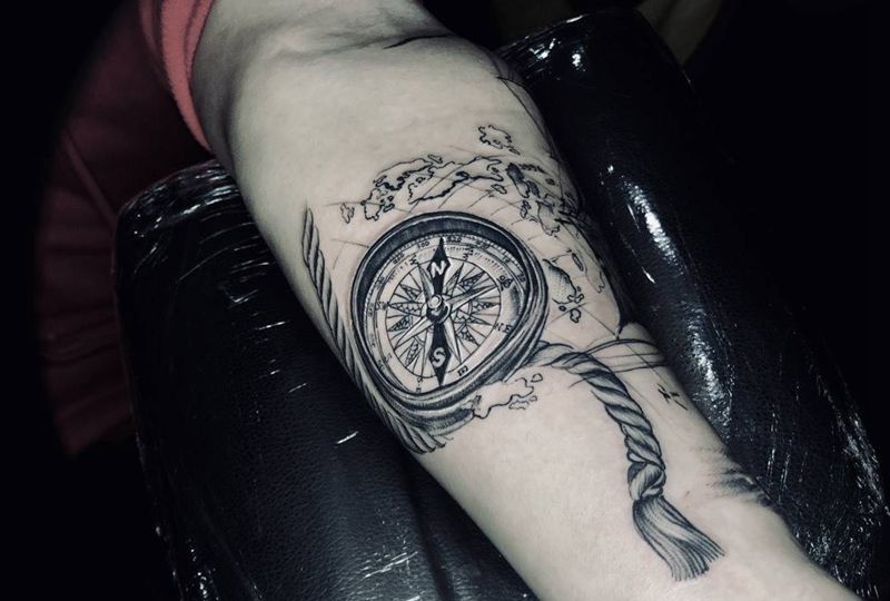 航海指南针纹身图片