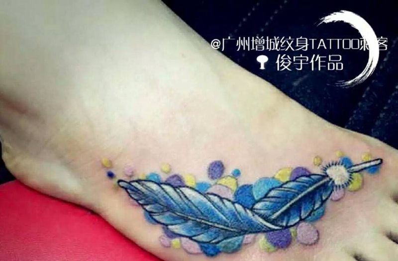 蓝色羽毛纹身图片