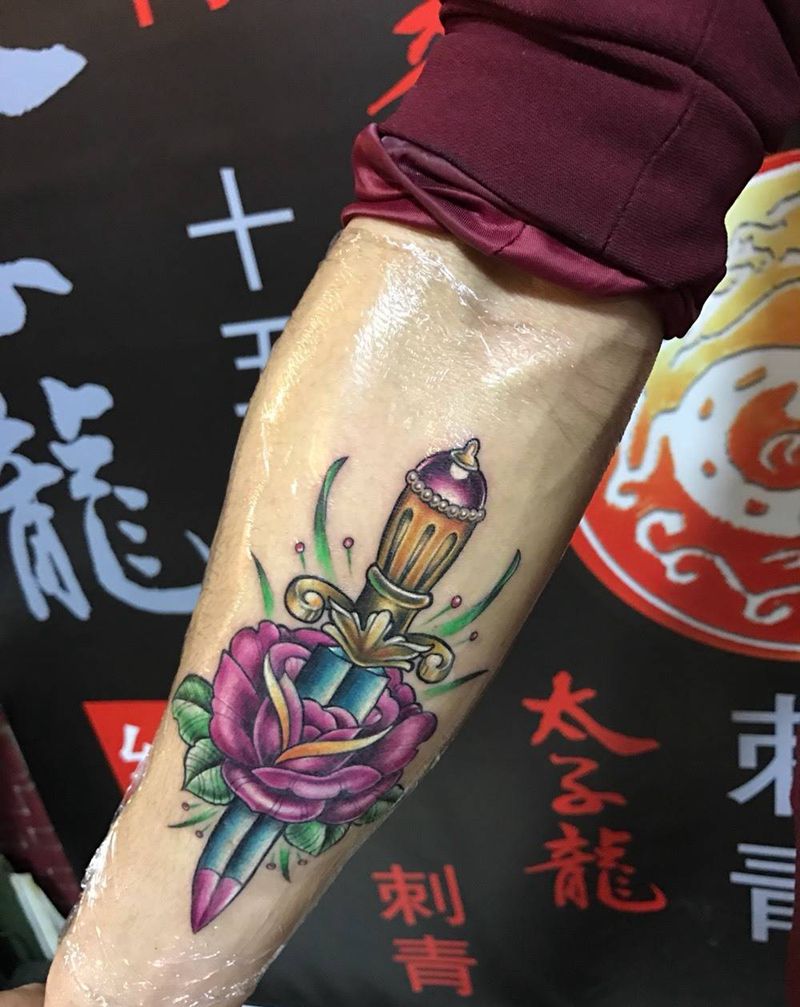 欧美花剑纹身图片_欧美手部手臂成品原创写实纹身图案