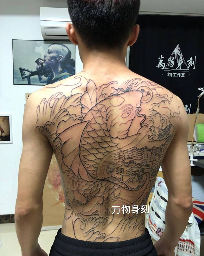 鲤鱼跃龙门纹身图片_背部腿部老传统新传统纹身图案
