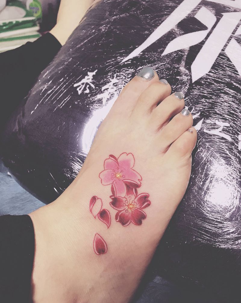 脚背樱花纹身图片_脚部水彩樱花小清新小性感纹身图案