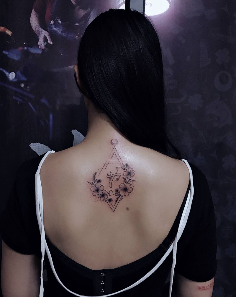 后背小清新纹身图片_背部点刺几何小清新花草纹身图案