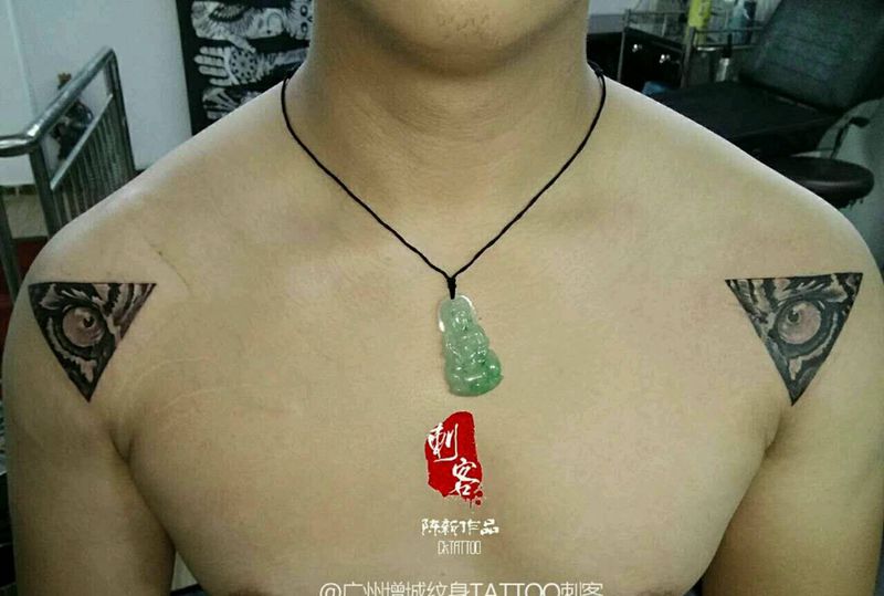 双眼动人纹身图片