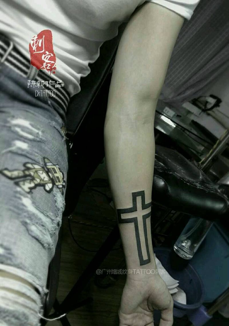 十字架纹身图片