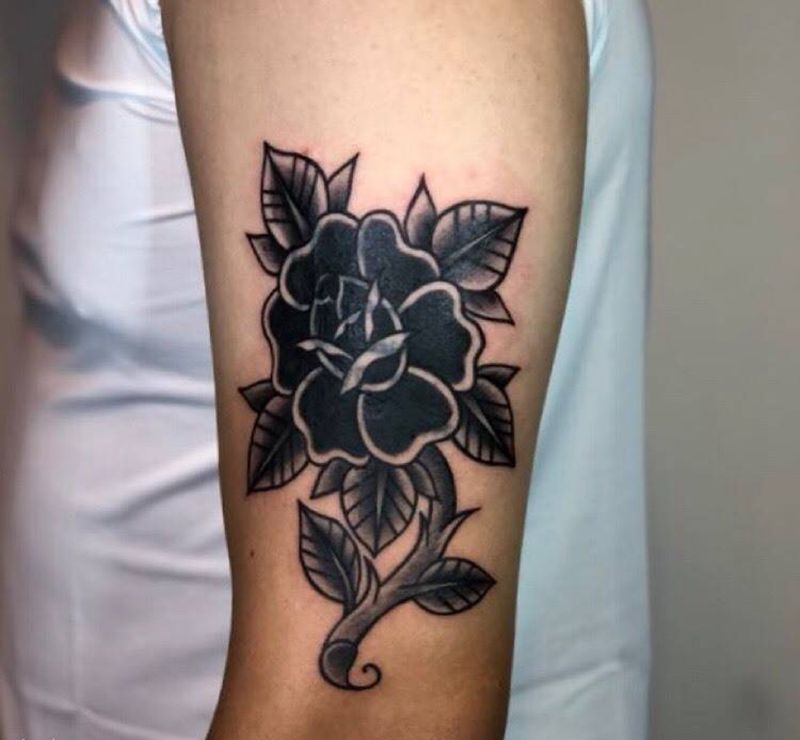 黑玫瑰纹身图片_手臂Old Schoolold school纹身图案