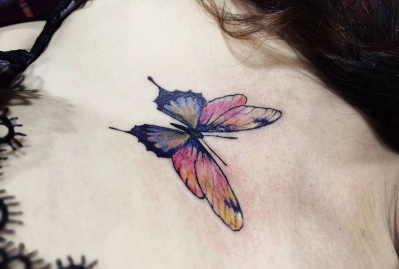 花&蝴蝶覆盖疤痕纹身图片