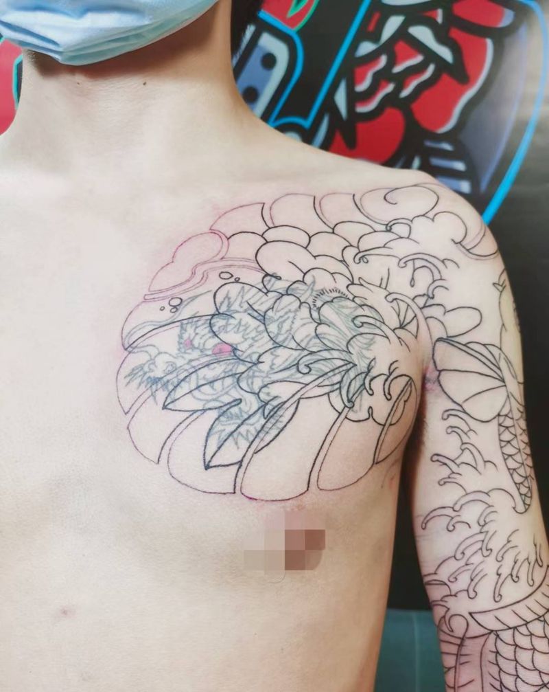 牡丹鲤鱼半甲纹身图片_胸部手部老传统新传统纹身图案