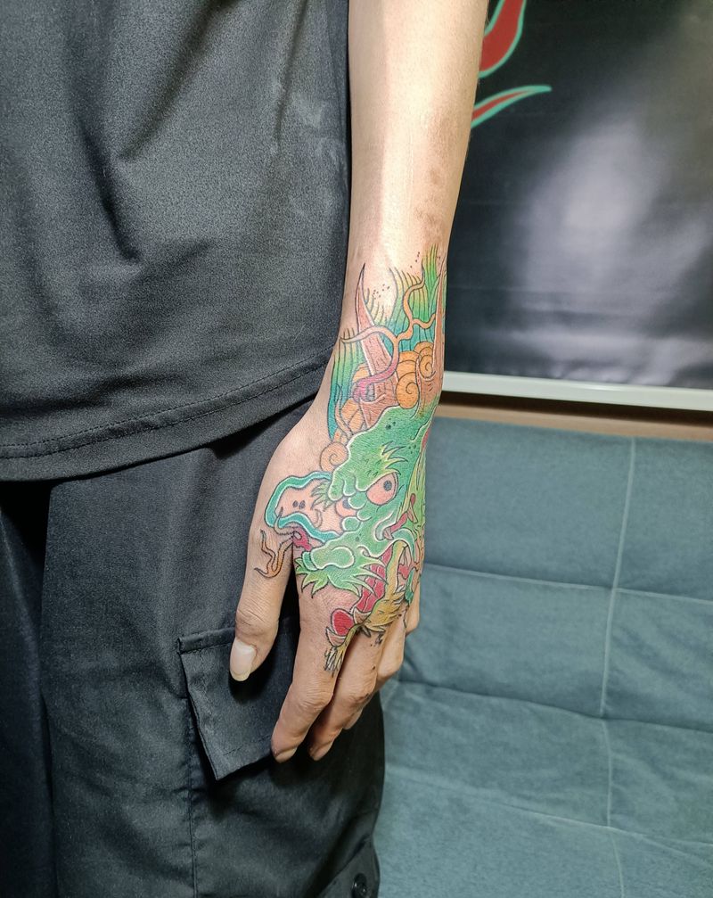 （手背龙头遮盖）未完成纹身图片_手部老传统新传统龙纹身图案