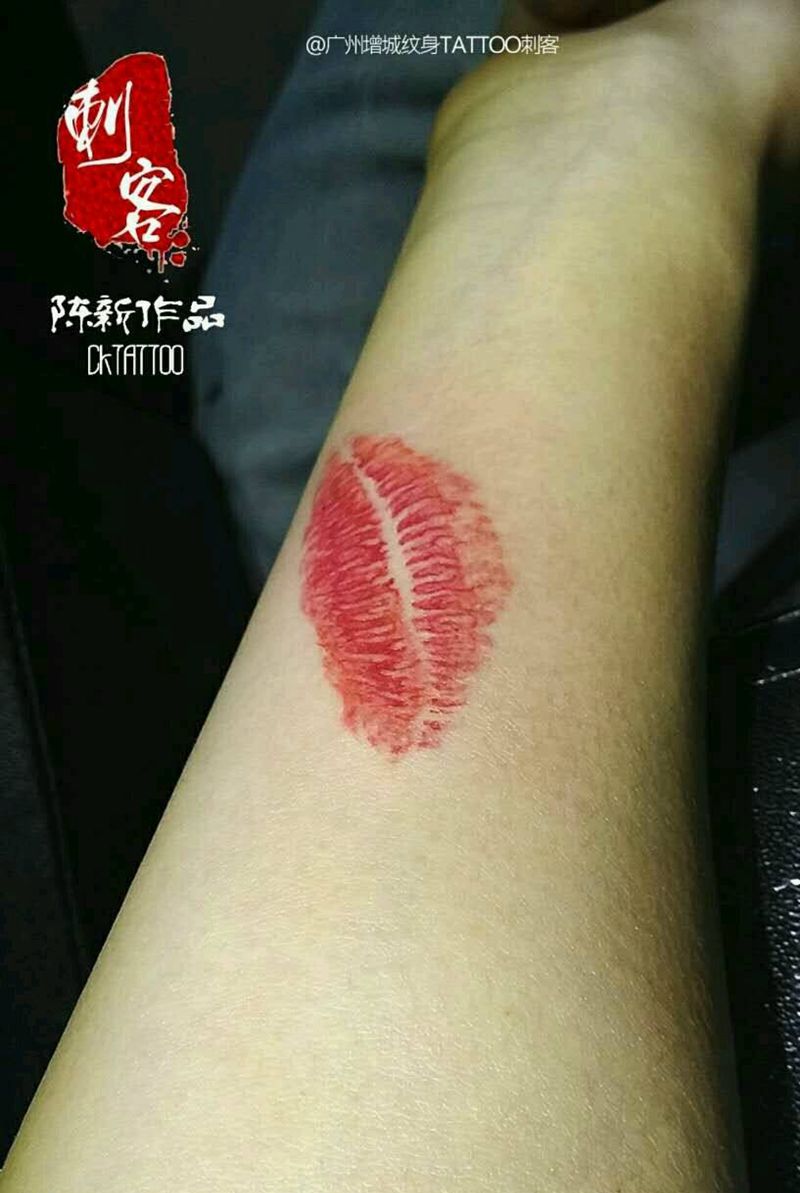 烈焰红唇纹身图片