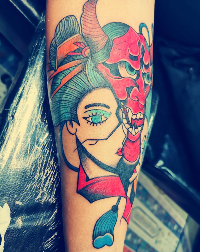 两面纹身图片_手臂Old School艺伎纹身图案