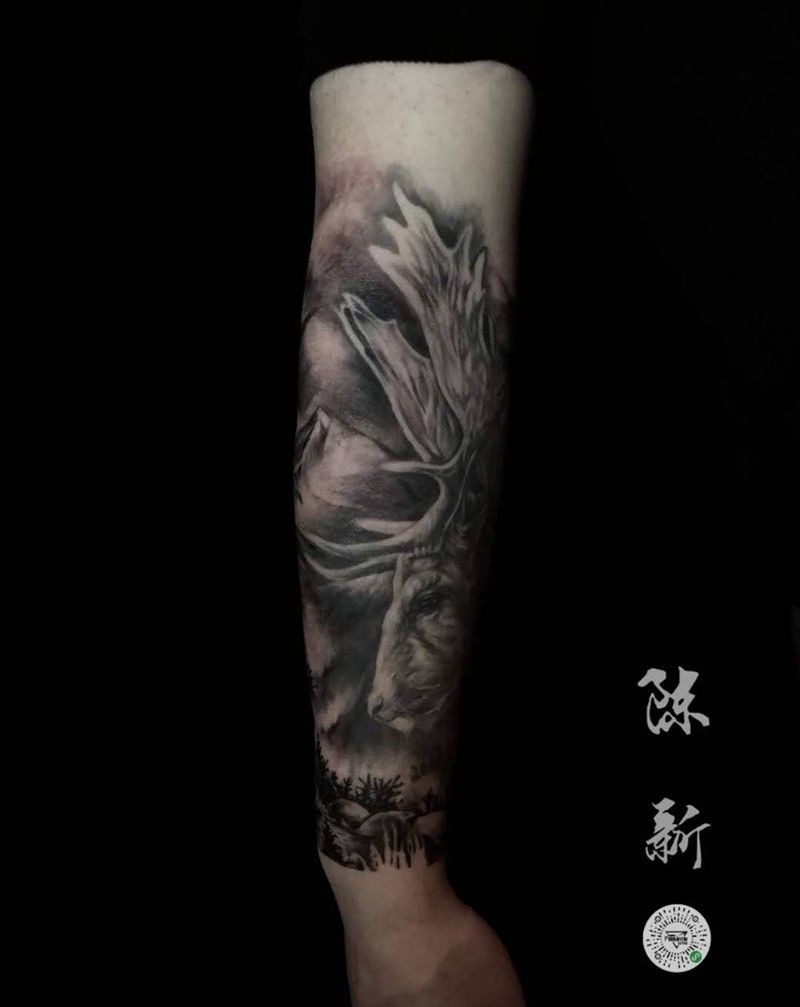 一年前的麋鹿加背景包臂纹身图片