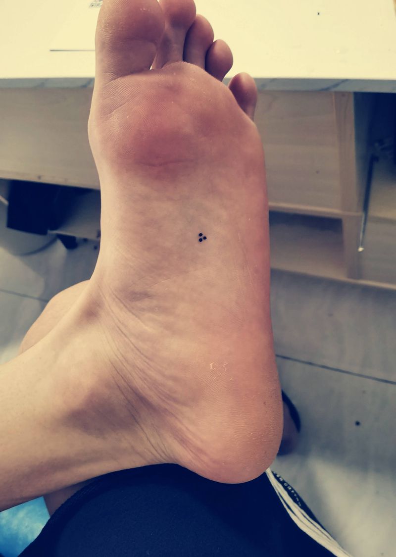 至尊宝同款纹身图片_脚部老传统纹身图案