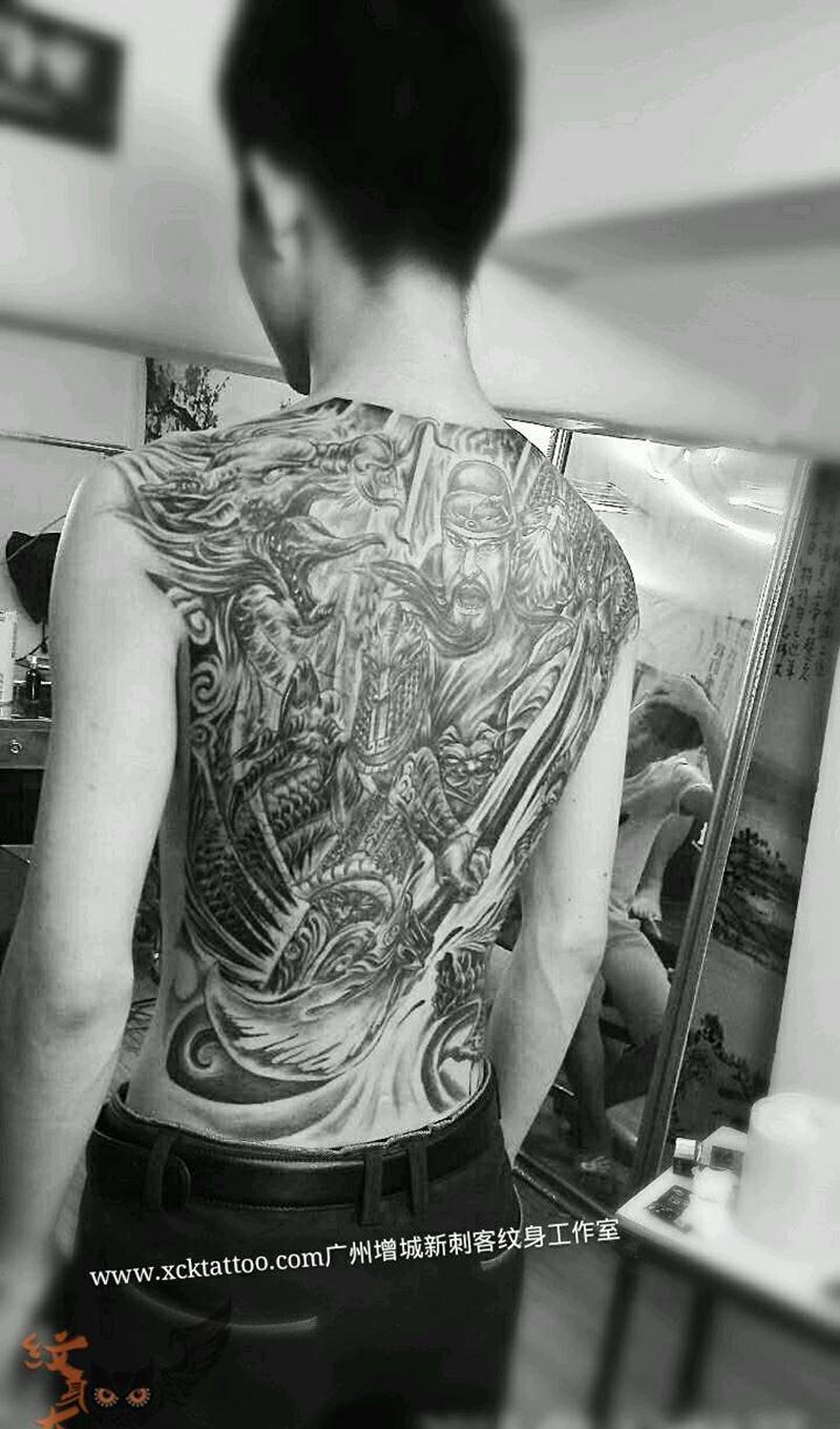 满背关公纹身图片