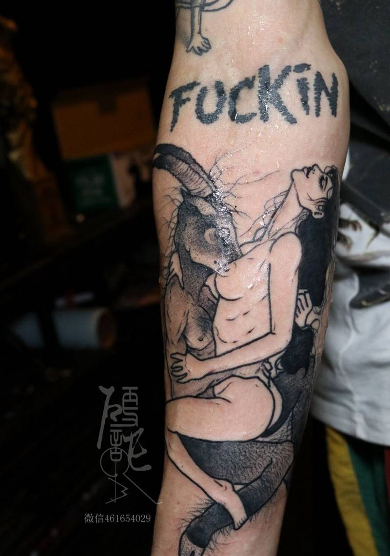 裸女纹身图片_欧美人物动物植物背部手臂手部纹身图案