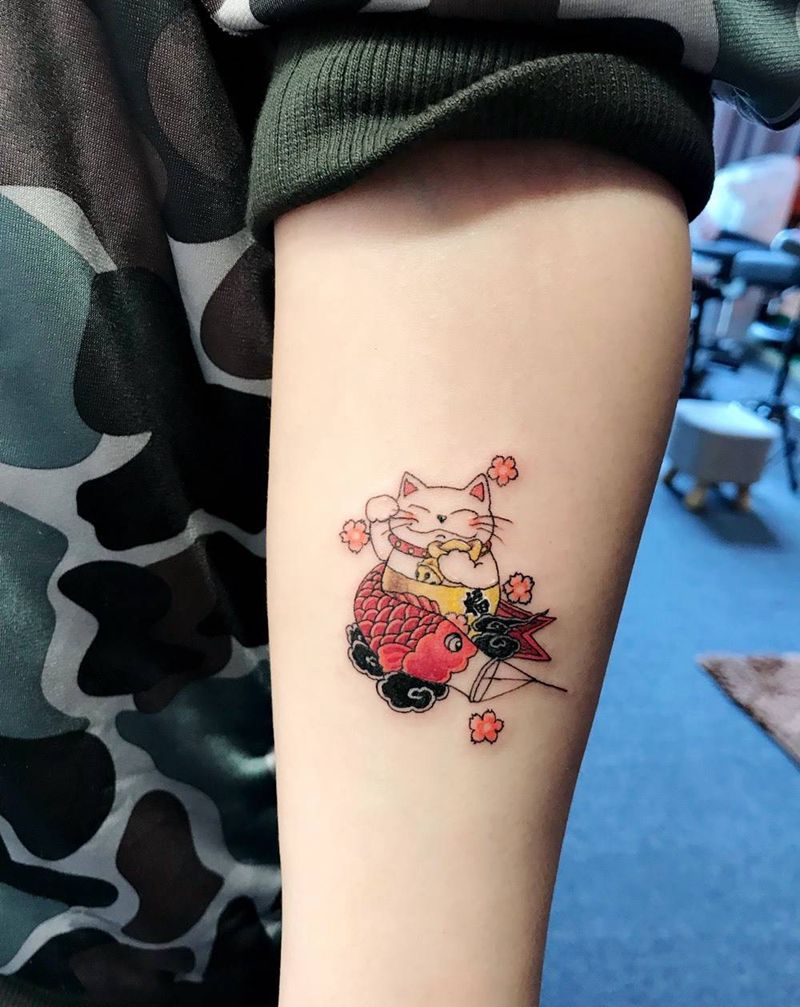 鲤鱼加招财猫纹身图片_成品手稿手臂传统动物纹身图案