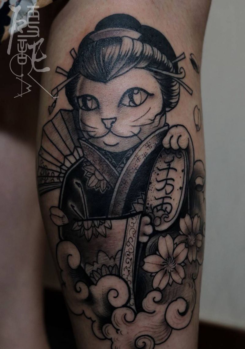 招财猫纹身图片_肩部腰部传统欧美肖像人物纹身图案