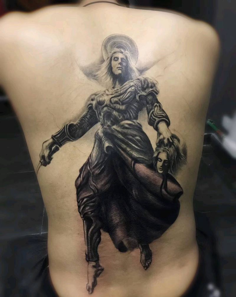 欧美断头骑士纹身图片_背部欧美写实纹身图案