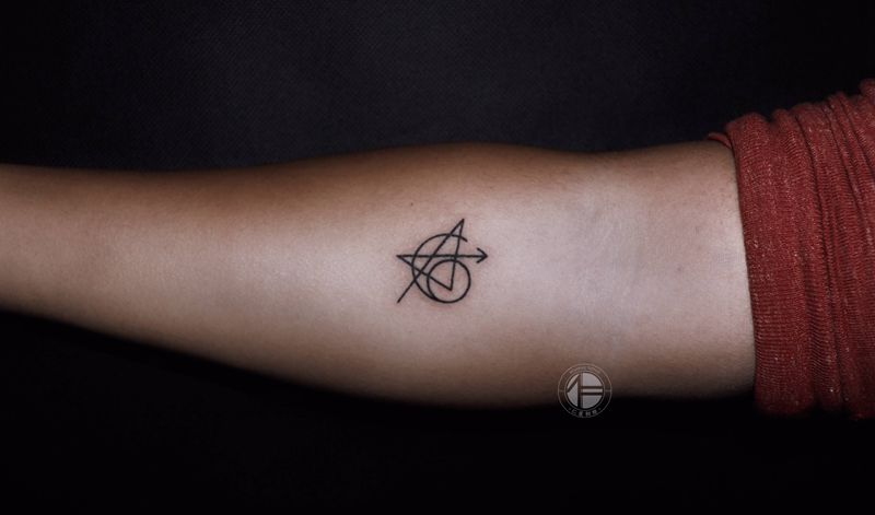 复联标纹身图片_手部几何纹身图案