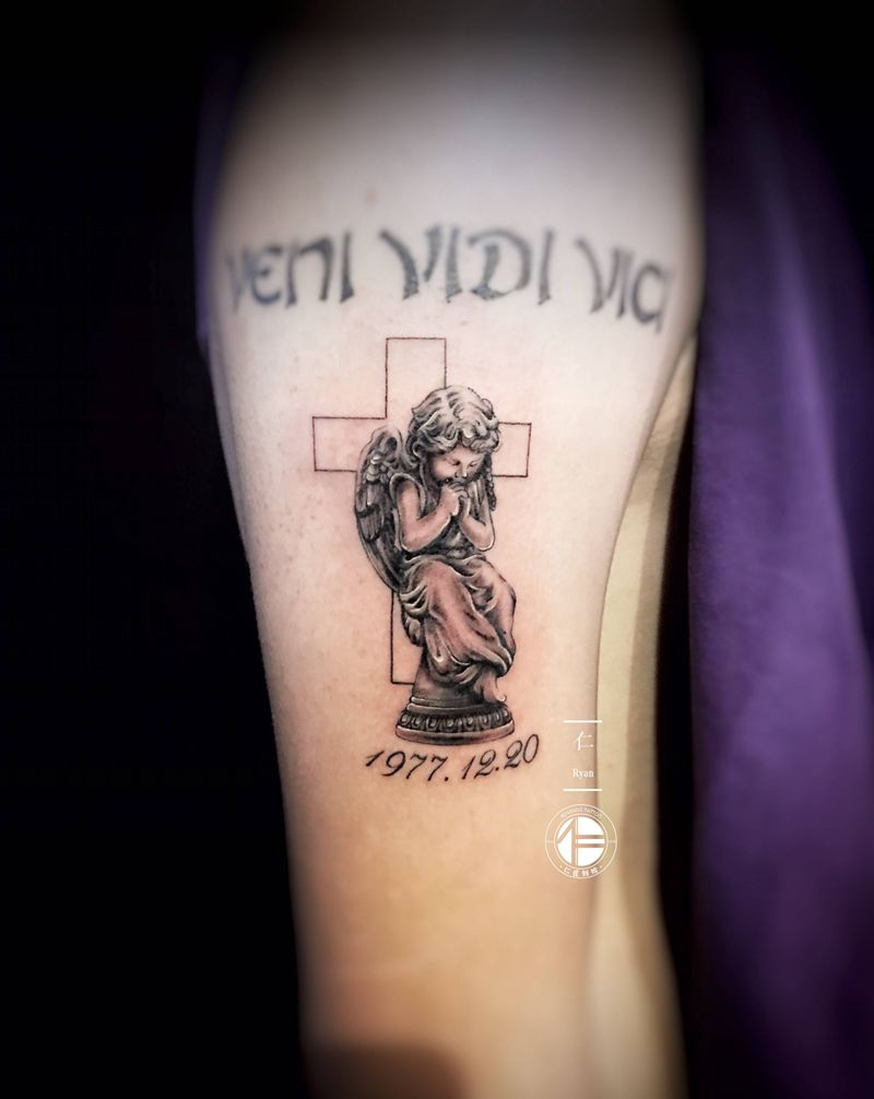 天使雕塑纹身图片_手臂手部欧美写实纹身图案