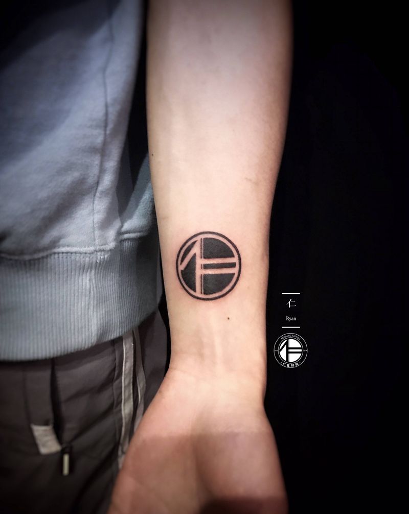 店内LOGO纹身图片_手臂手部几何纹身图案