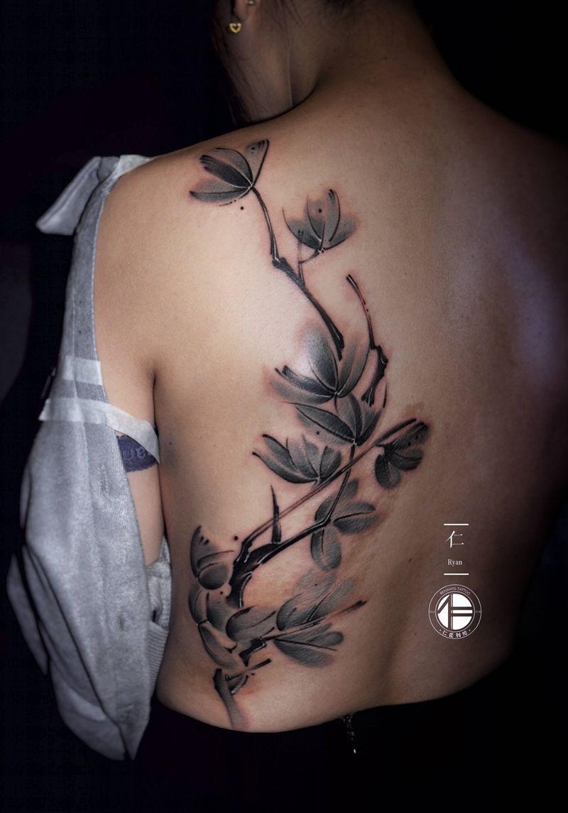 写意水墨纹身图片_背部水墨水彩纹身图案