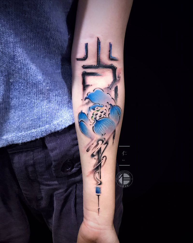 写意书法莲花纹身图片_手臂手部水墨水彩纹身图案