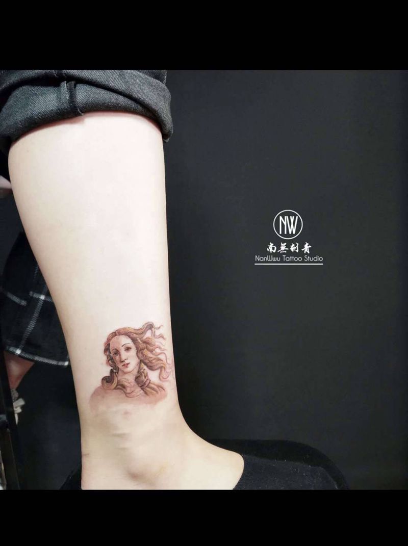 维纳斯纹身图片_腿部欧美写实纹身图案