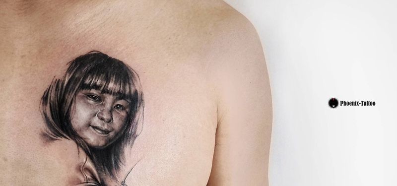 爱纹身图片_胸部欧美写实写实纹身图案