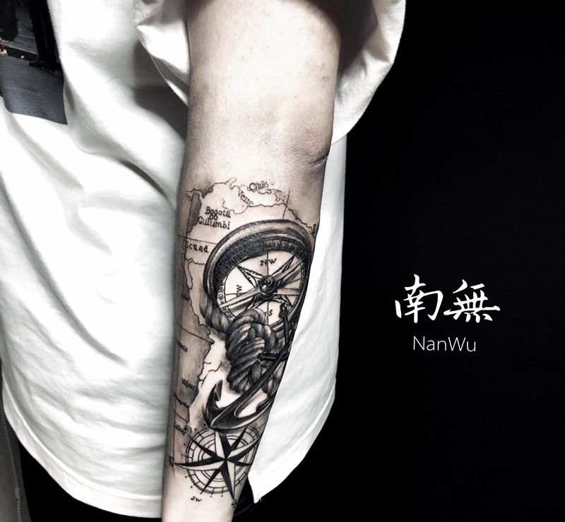指南针纹身图片_手臂欧美写实纹身图案