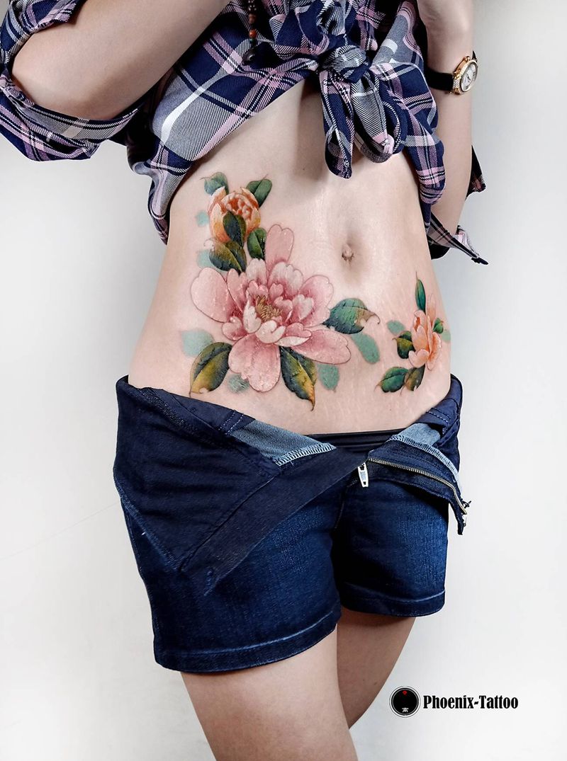 牡丹纹身图片_腹部写实纹身图案