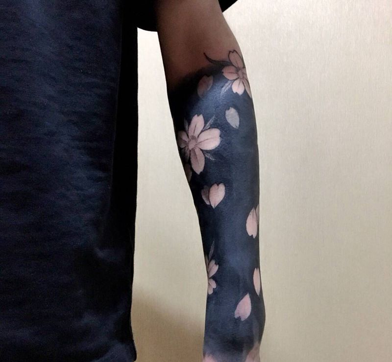 黑臂未完纹身图片_手臂纹身图案