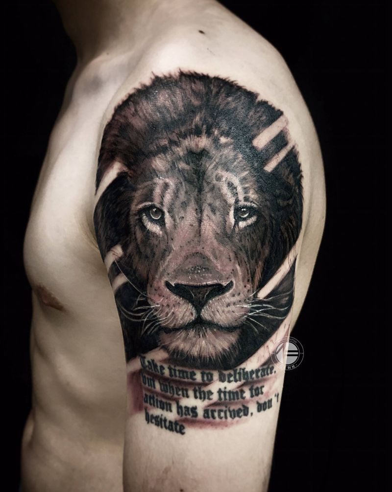 狮纹身图片_手臂手部欧美写实纹身图案