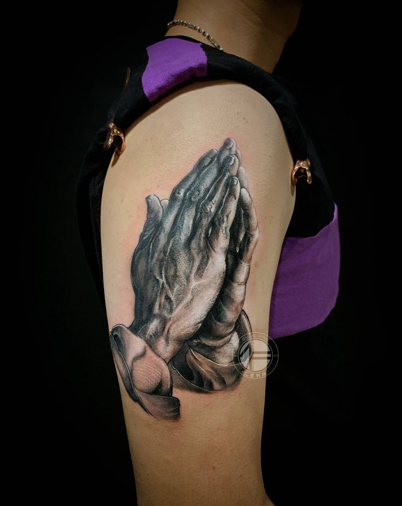 祈祷之手～未完成纹身图片_手臂手部欧美写实纹身图案