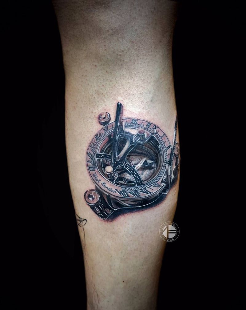 指南针～未完成纹身图片_腿部脚部欧美写实纹身图案