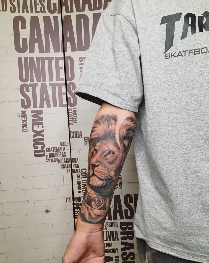 狮子纹身图片_手臂欧美写实纹身图案