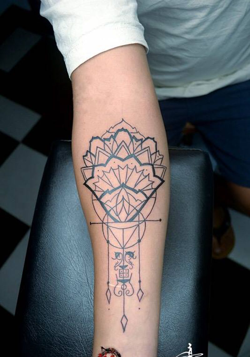 几何线条+姓氏图腾纹身图片_成品手臂几何字符纹身图案