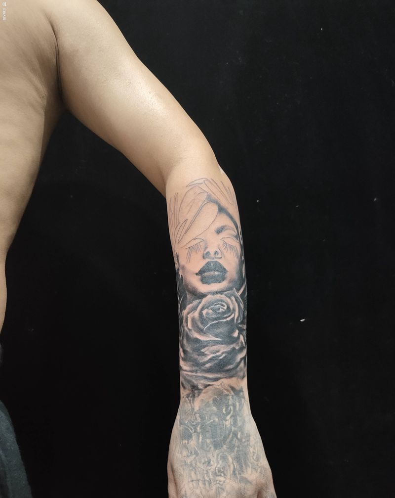 未完成欧美纹身图片_手部欧美写实纹身图案