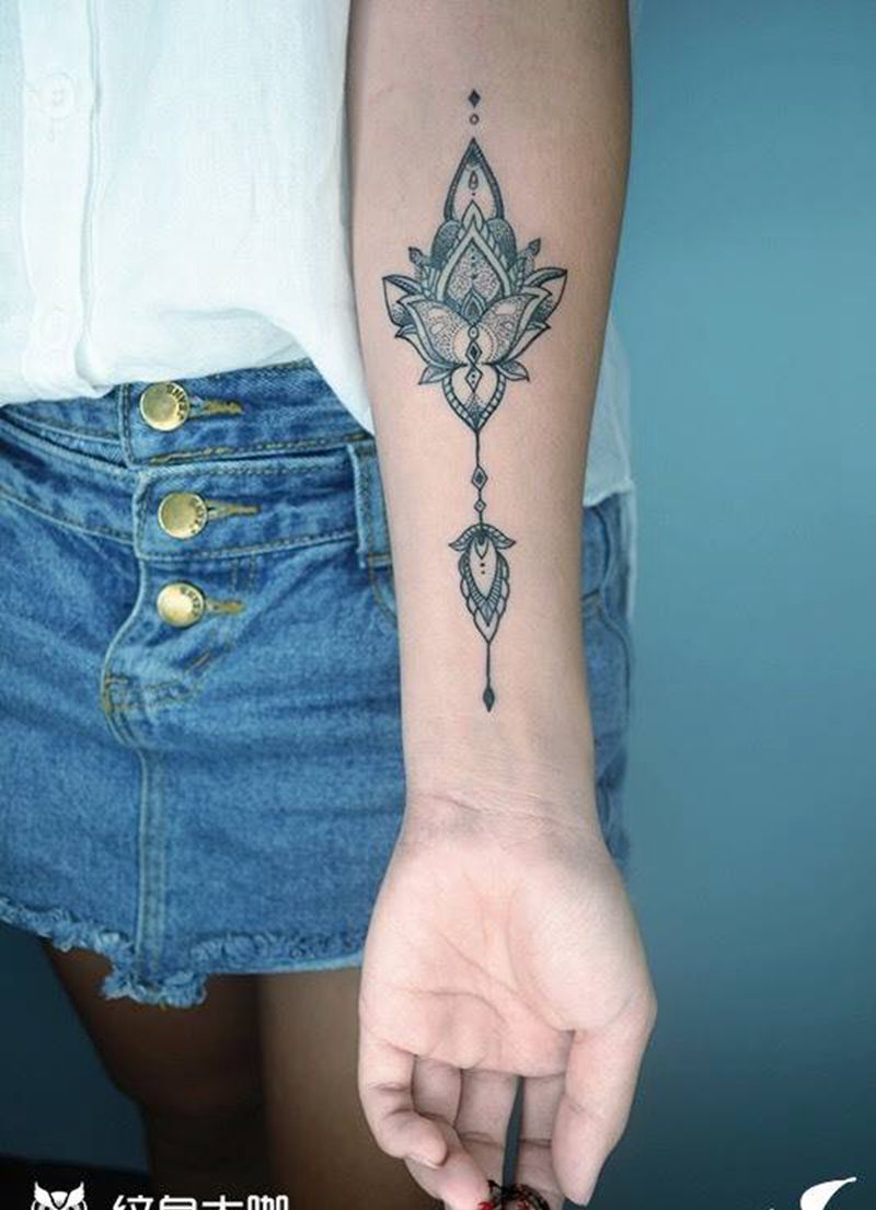 点刺梵花纹身图片